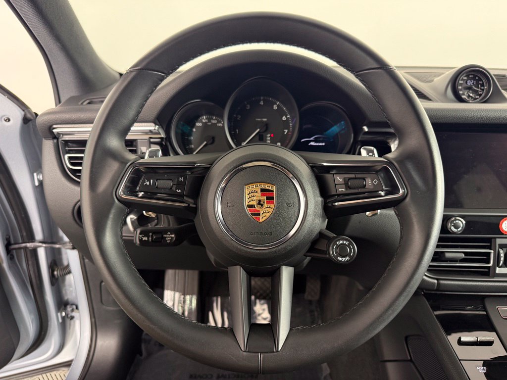 Certified 2025 Porsche Macan AWD/4WD image 26