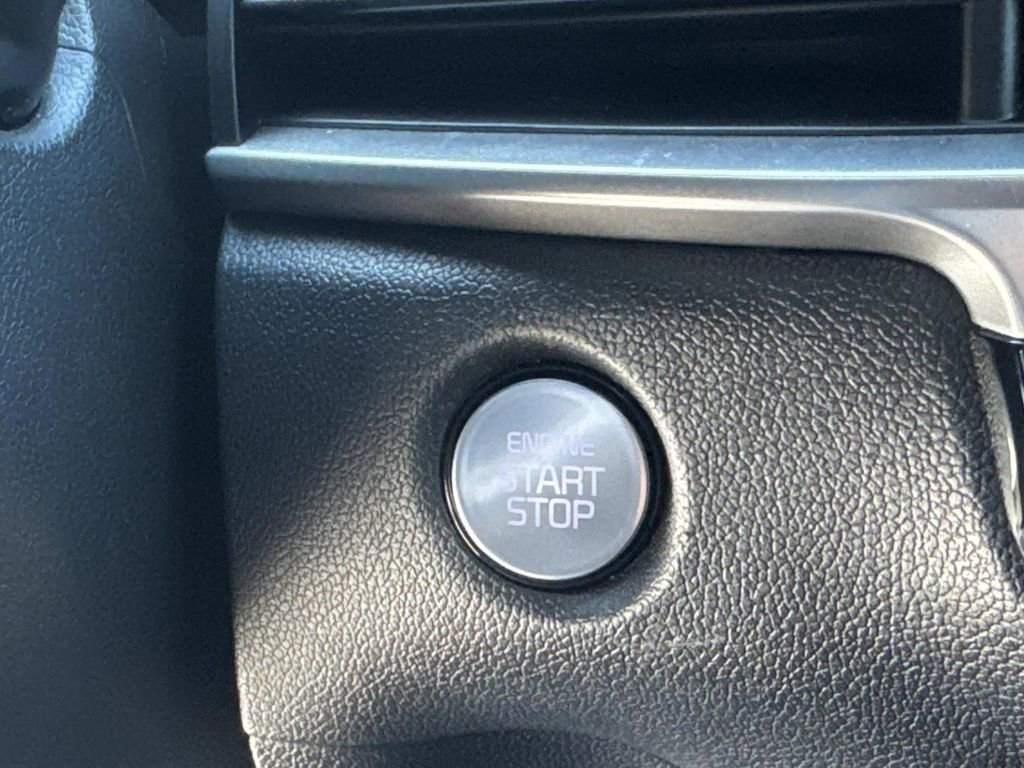 Used 2024 Kia Sorento S image 17