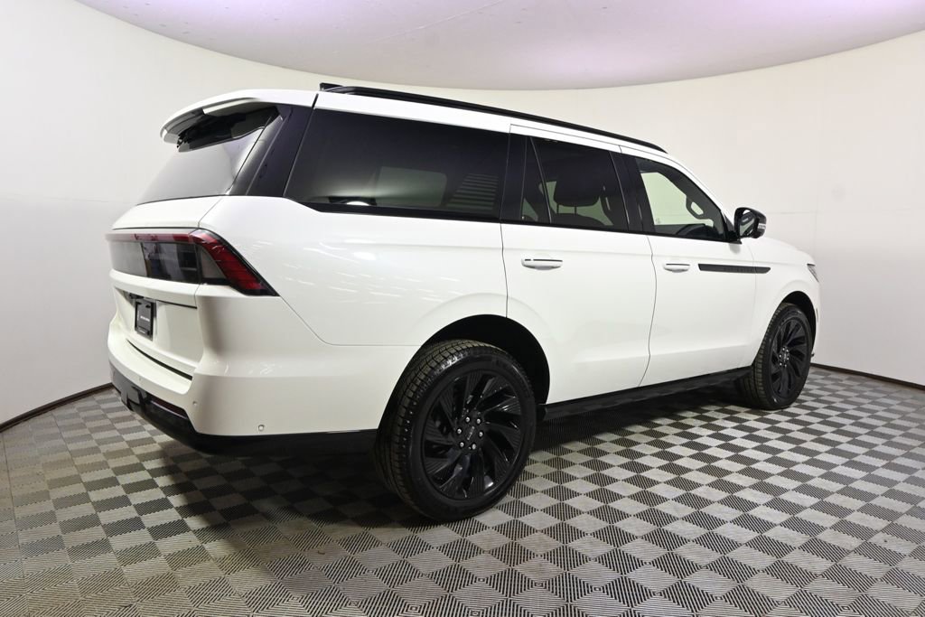New 2025 Lincoln Navigator Reserve w/ Jet Appearance Package image 7