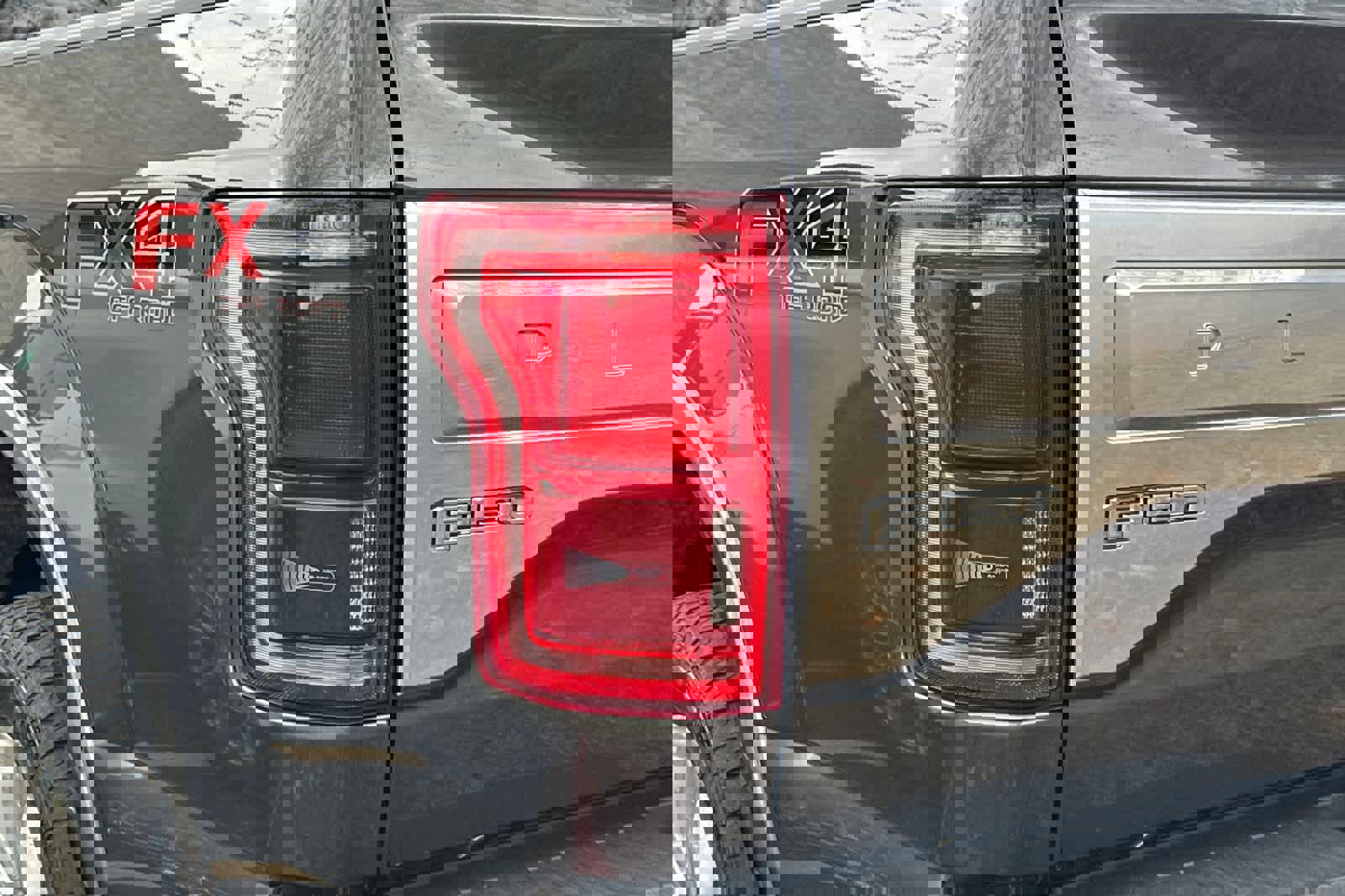 Used 2015 Ford F150 Platinum w/ Equipment Group 701A Luxury image 8