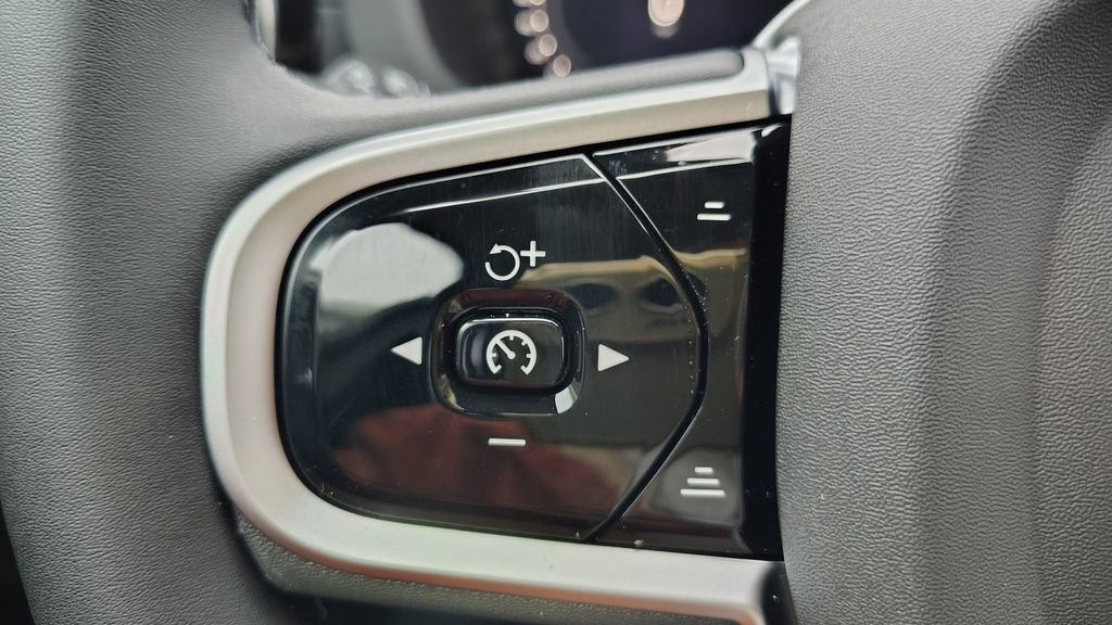 New 2026 Volvo XC60 B5 Ultra w/ Climate Package image 16