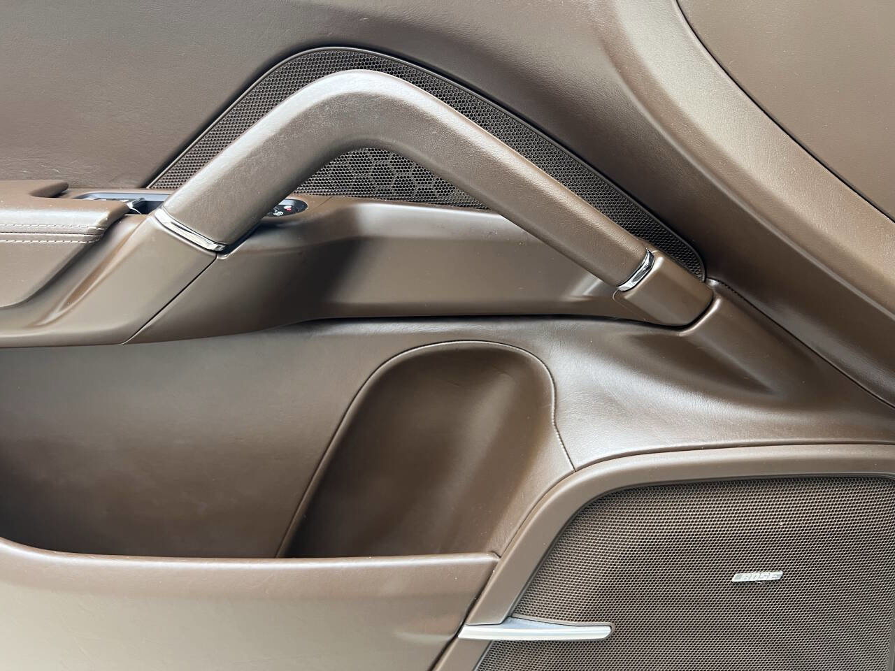 Used 2016 Porsche Cayenne S w/ Premium Package image 18