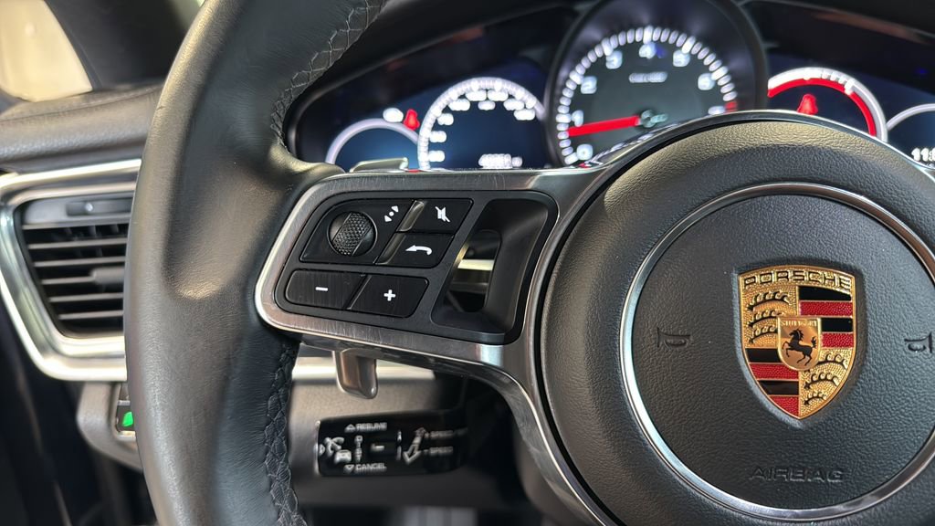 Used 2018 Porsche Panamera 4 image 15