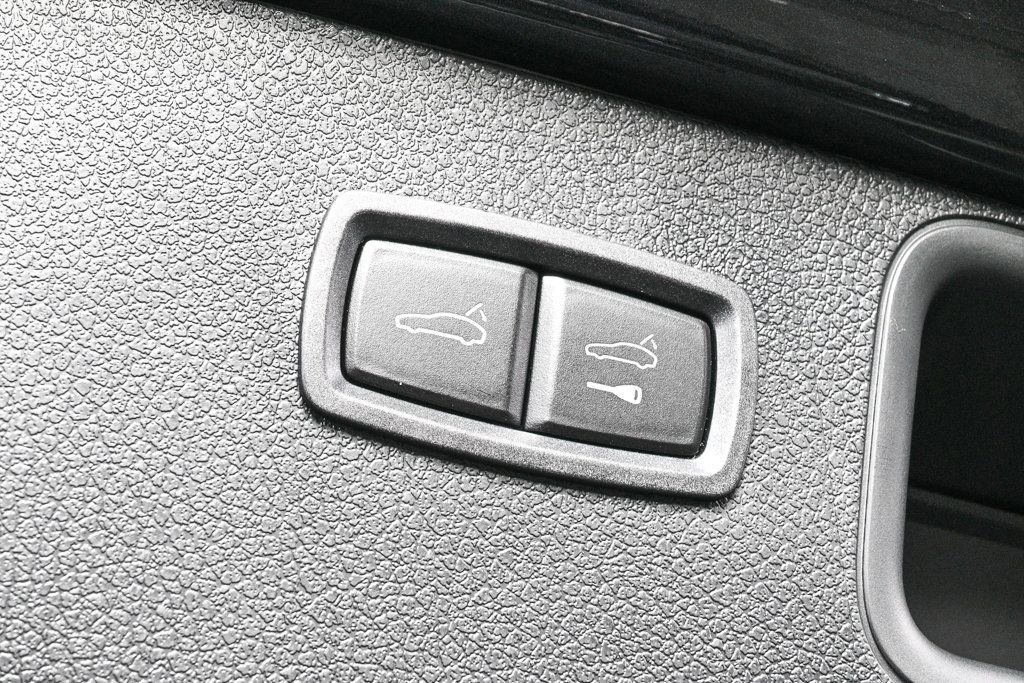 Certified 2026 Porsche Macan AWD/4WD image 32