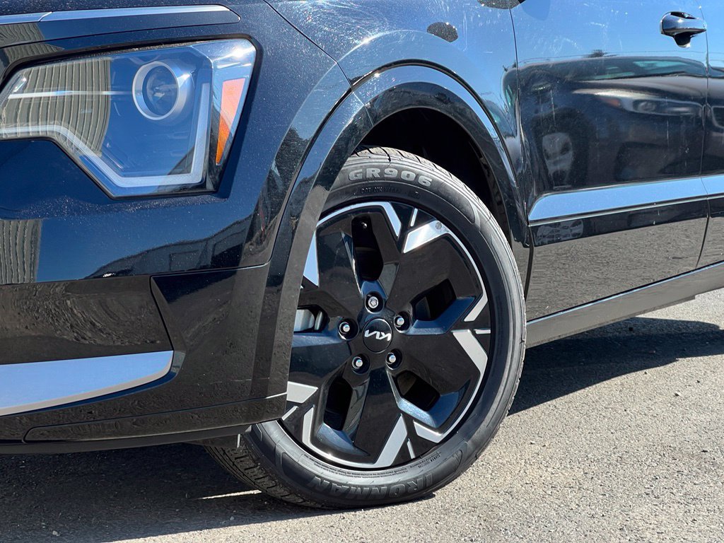 Certified 2023 Kia Niro Wind FWD image 2