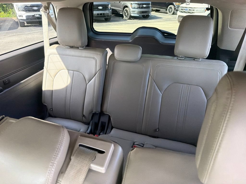 Used 2018 Ford Expedition Max Limited RWD image 12