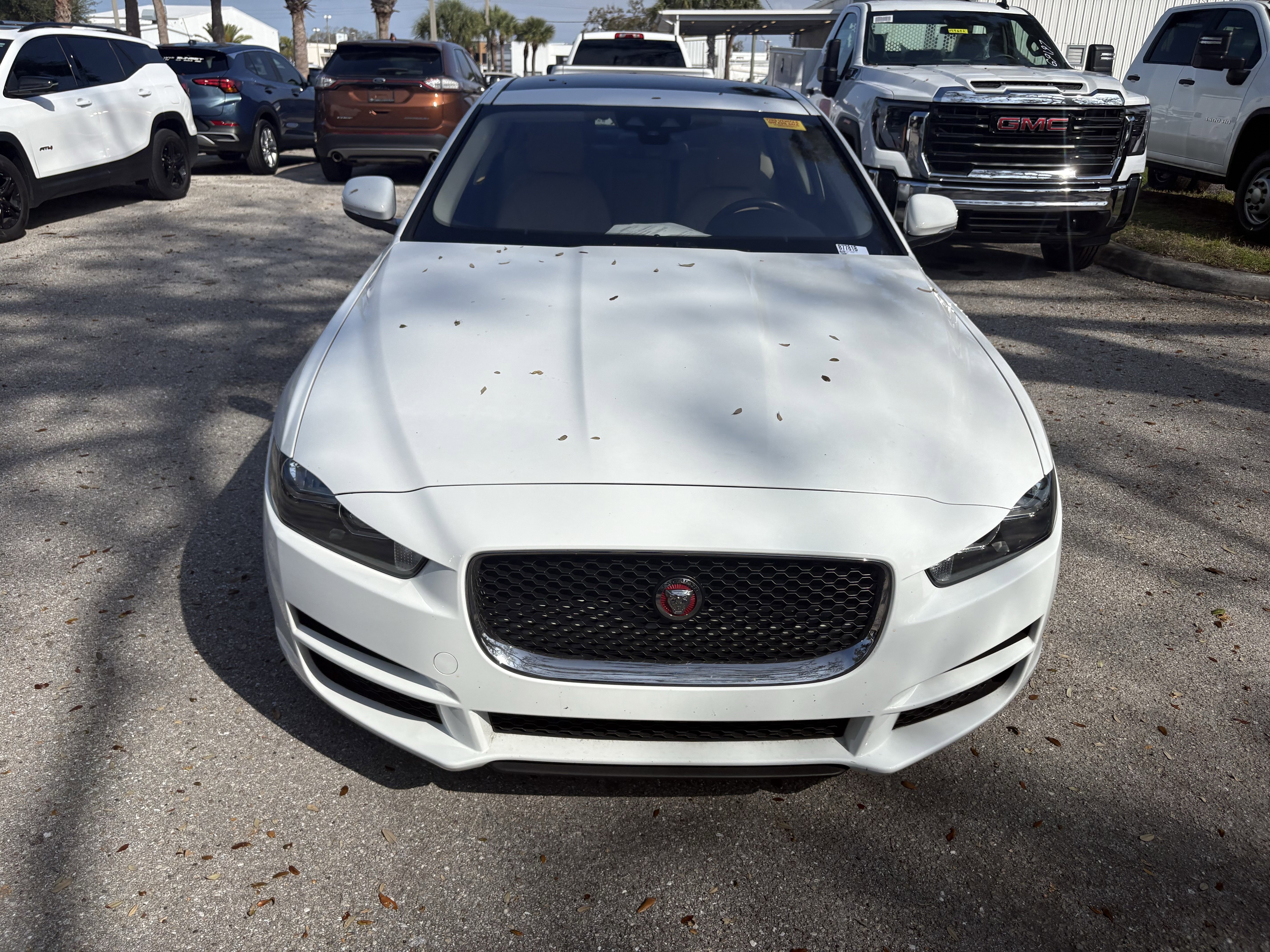 Used 2017 Jaguar XE Premium image 2