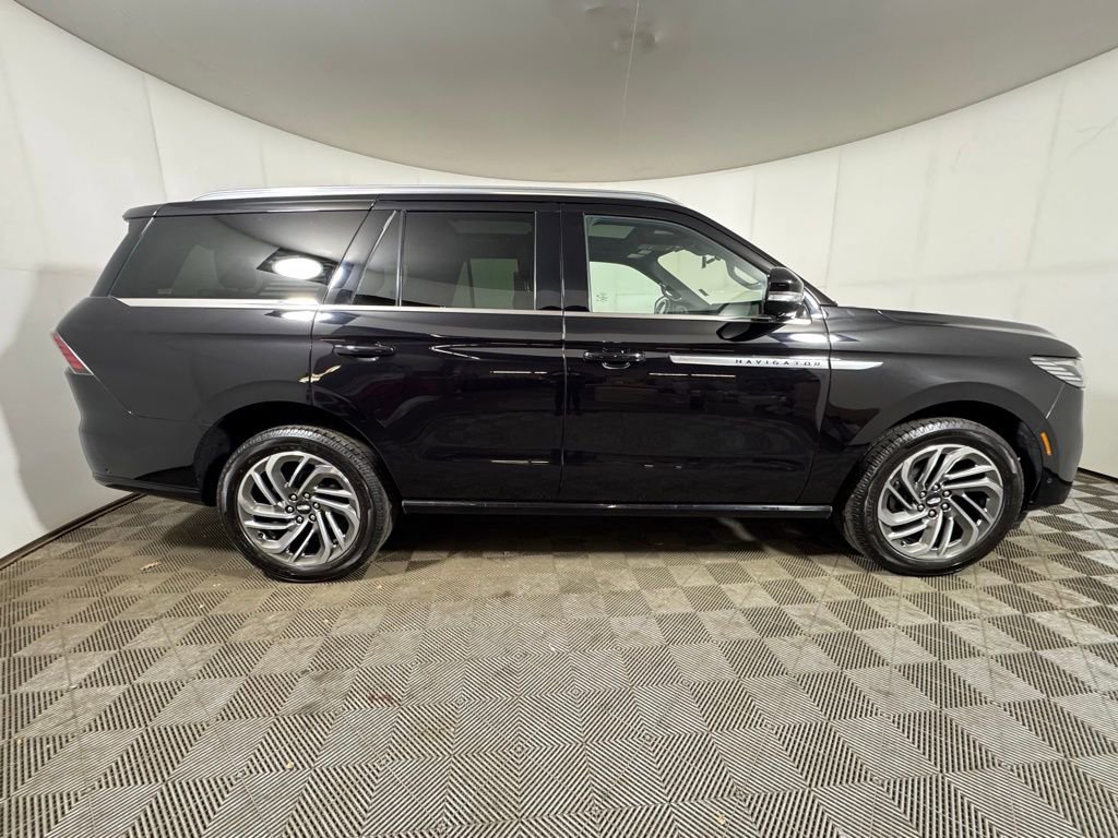 Certified 2025 Lincoln Navigator Reserve image 6