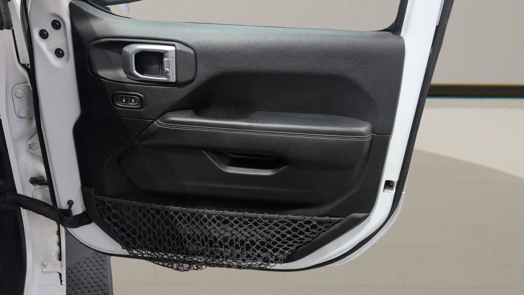 Used 2020 Jeep Wrangler Unlimited Sahara w/ Uconnect 4C Nav & Sound Group AWD/4WD image 22