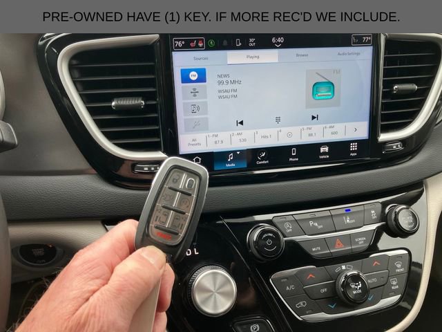 Used 2024 Chrysler Pacifica Touring-L image 2