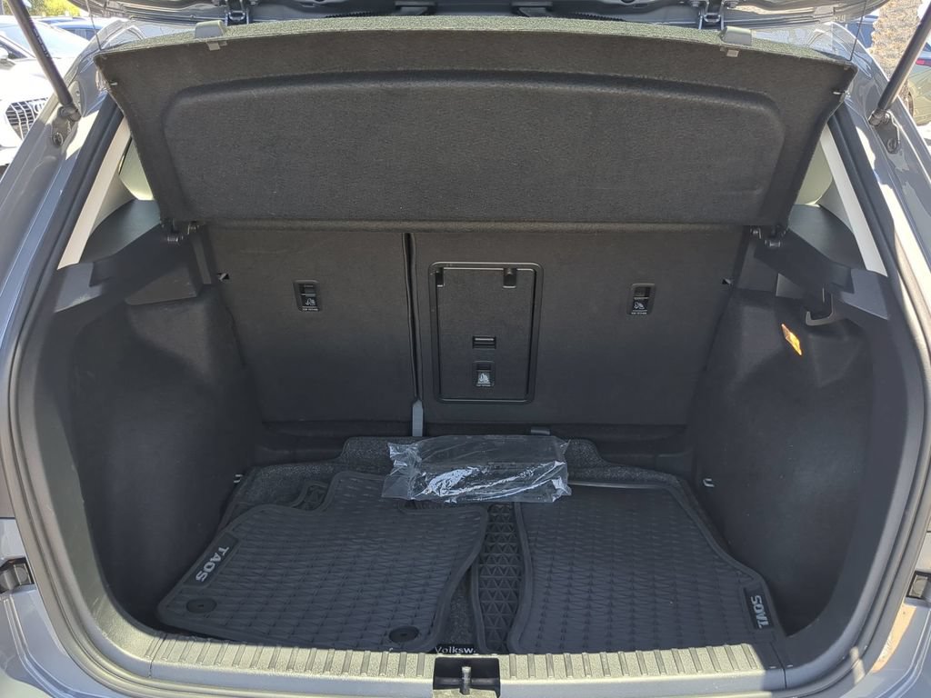 Certified 2023 Volkswagen Taos SE w/ Panoramic Sunroof Package FWD image 11