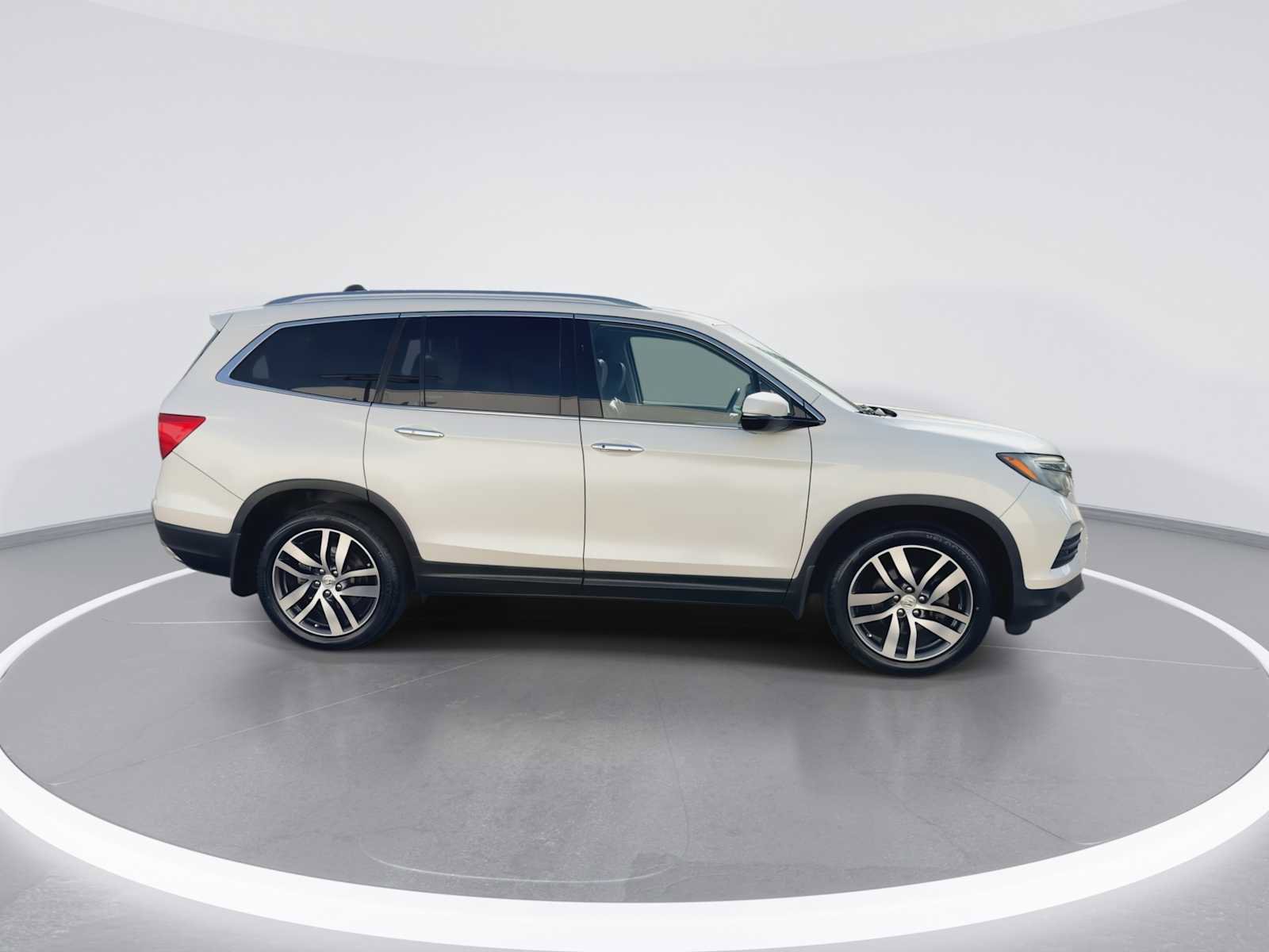 Used 2017 Honda Pilot Elite image 9