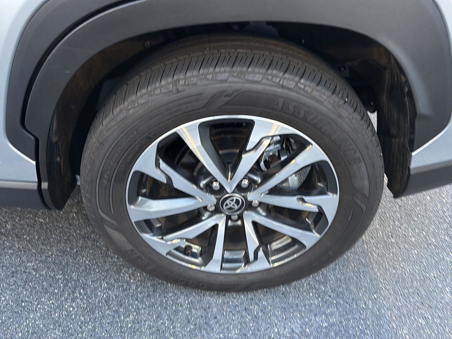 Certified 2025 Toyota Corolla Cross XLE image 33