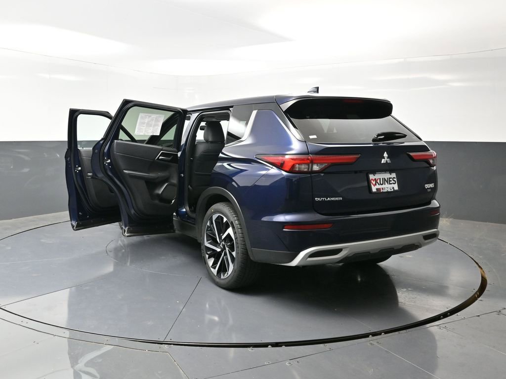 Used 2024 Mitsubishi Outlander AWD image 58