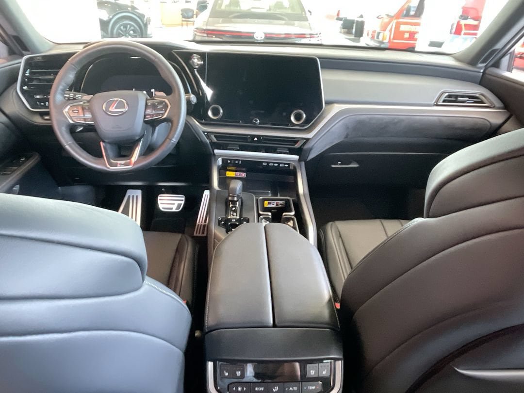 Used 2026 Lexus TX 500h AWD w/ Technology Package image 10