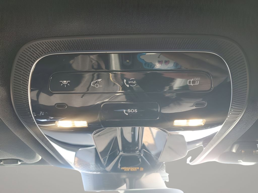 Used 2025 Mercedes-Benz GLC 300 4MATIC image 40