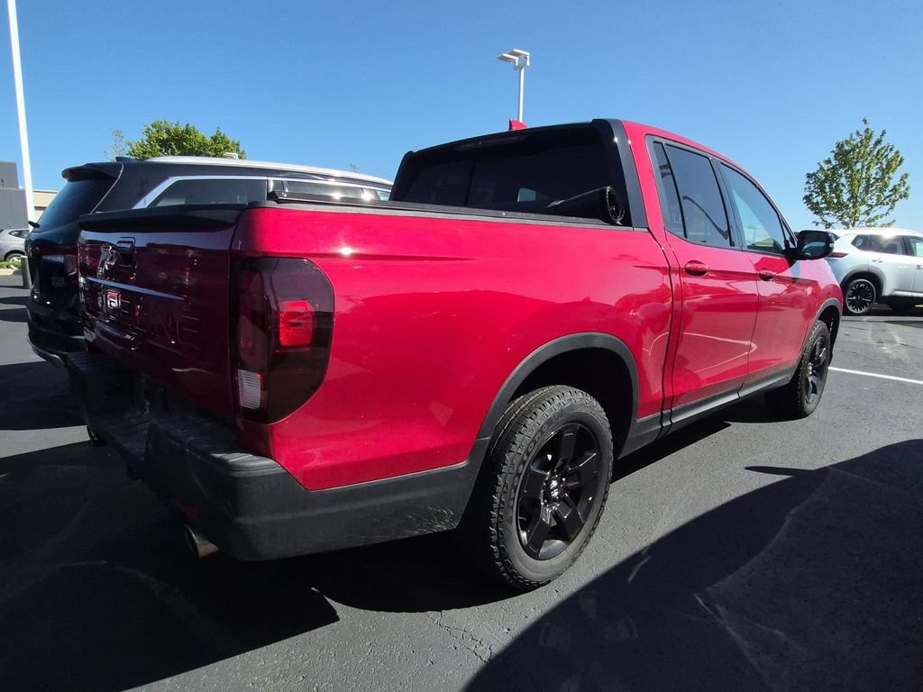 Used 2025 Honda Ridgeline Black Edition image 2