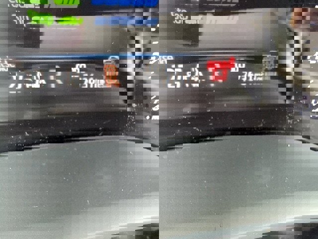 Used 2025 Toyota Sienna XLE image 18