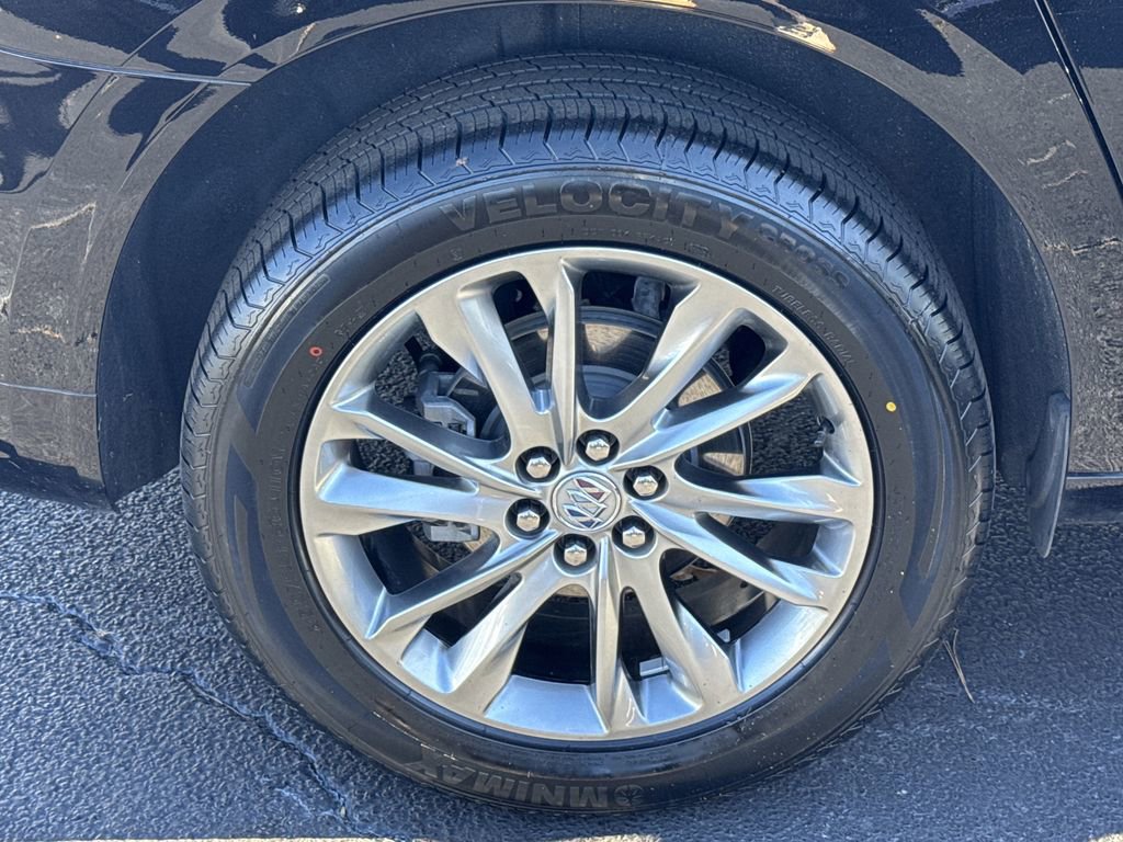 Used 2023 Buick Enclave Avenir image 17