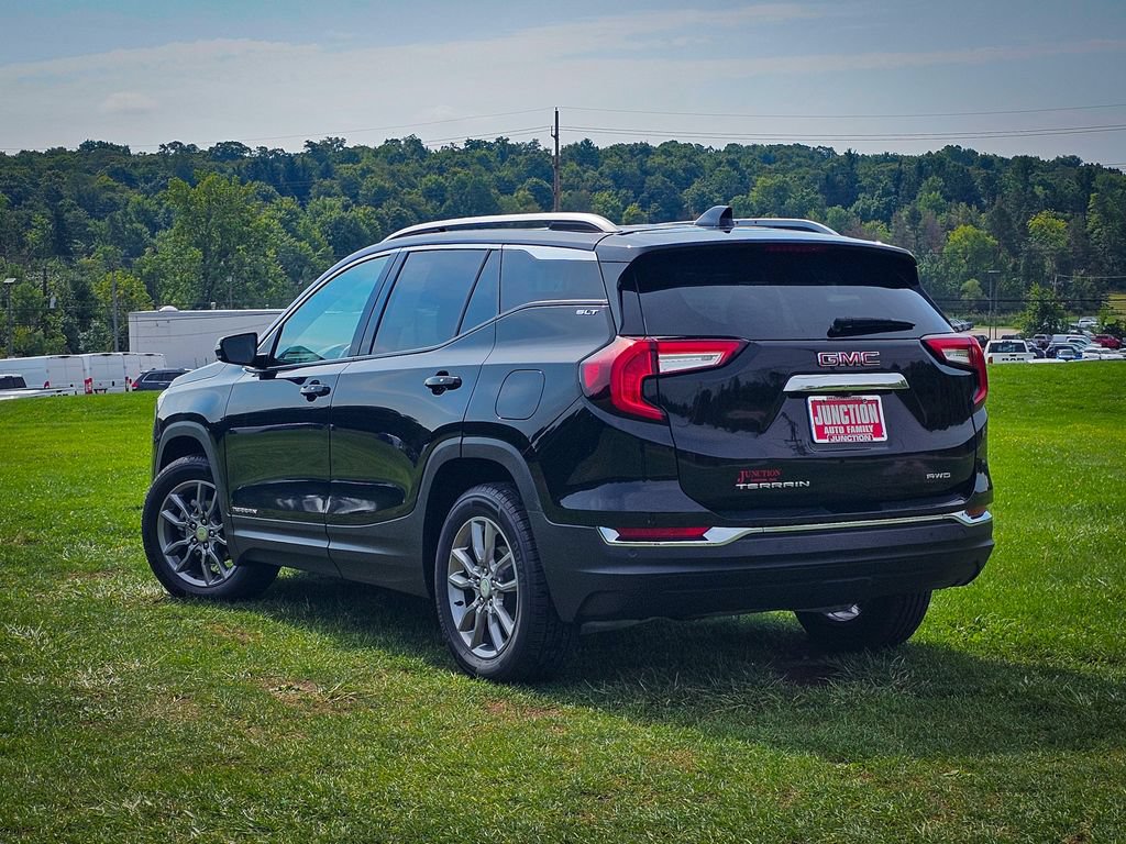 Used 2022 GMC Terrain SLT w/ Infotainment Package II AWD/4WD image 5