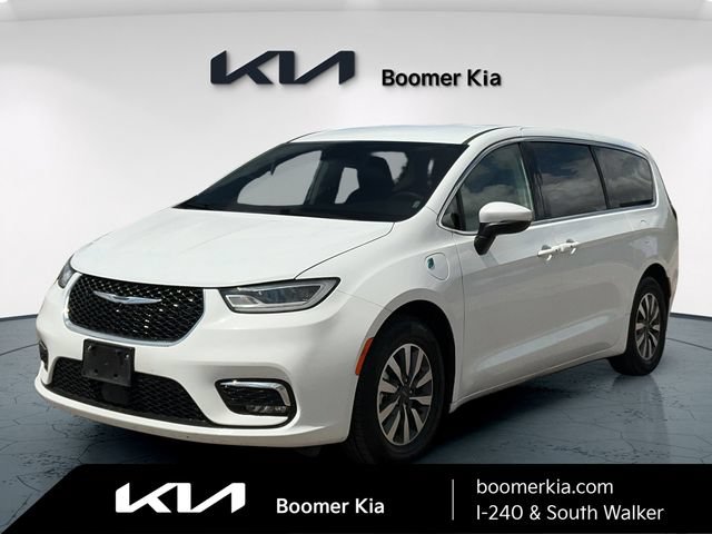 Used 2023 Chrysler Pacifica Touring-L FWD image 1