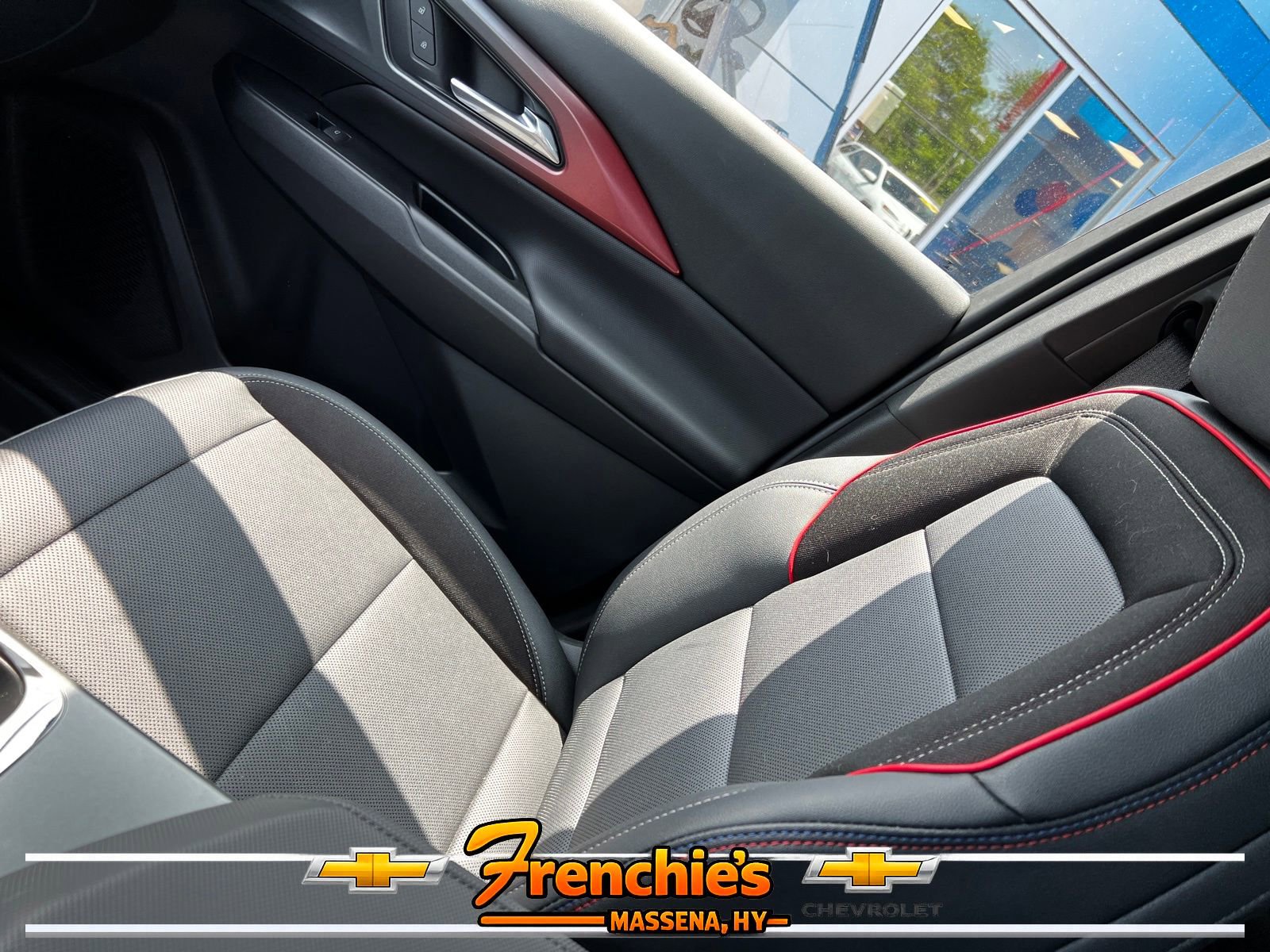 Used 2025 Chevrolet Equinox EV RS AWD/4WD image 19
