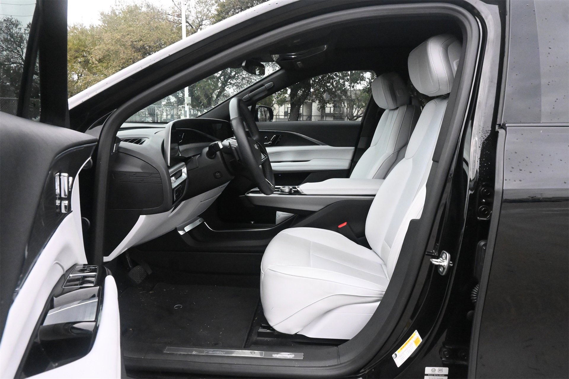 Certified 2024 Cadillac Lyriq Luxury image 18