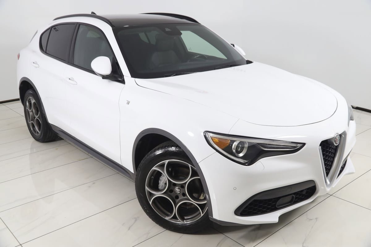 Used 2023 Alfa Romeo Stelvio Ti image 19