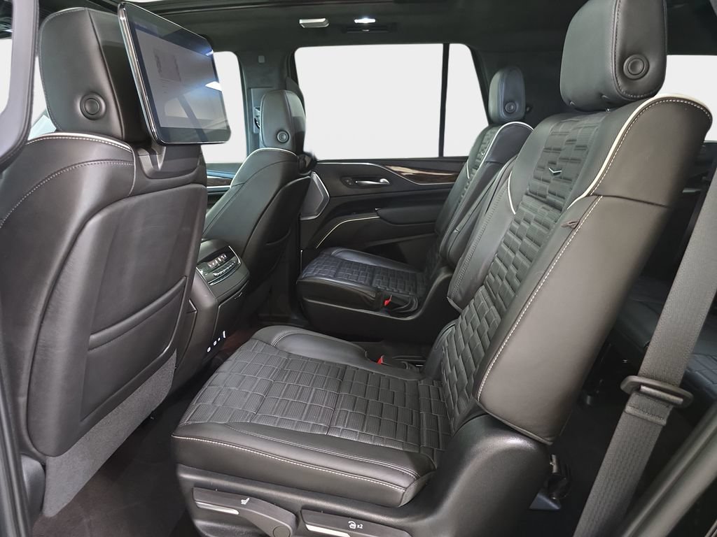 Used 2023 Cadillac Escalade Sport Platinum w/ LPO, ONYX Package AWD/4WD image 14