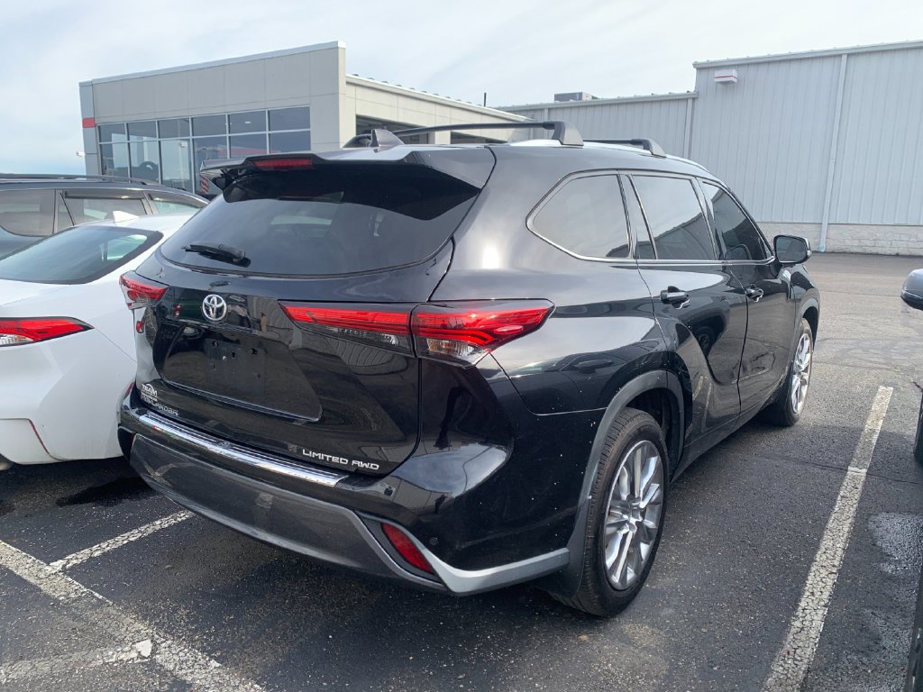 Used 2023 Toyota Highlander Limited AWD/4WD image 2