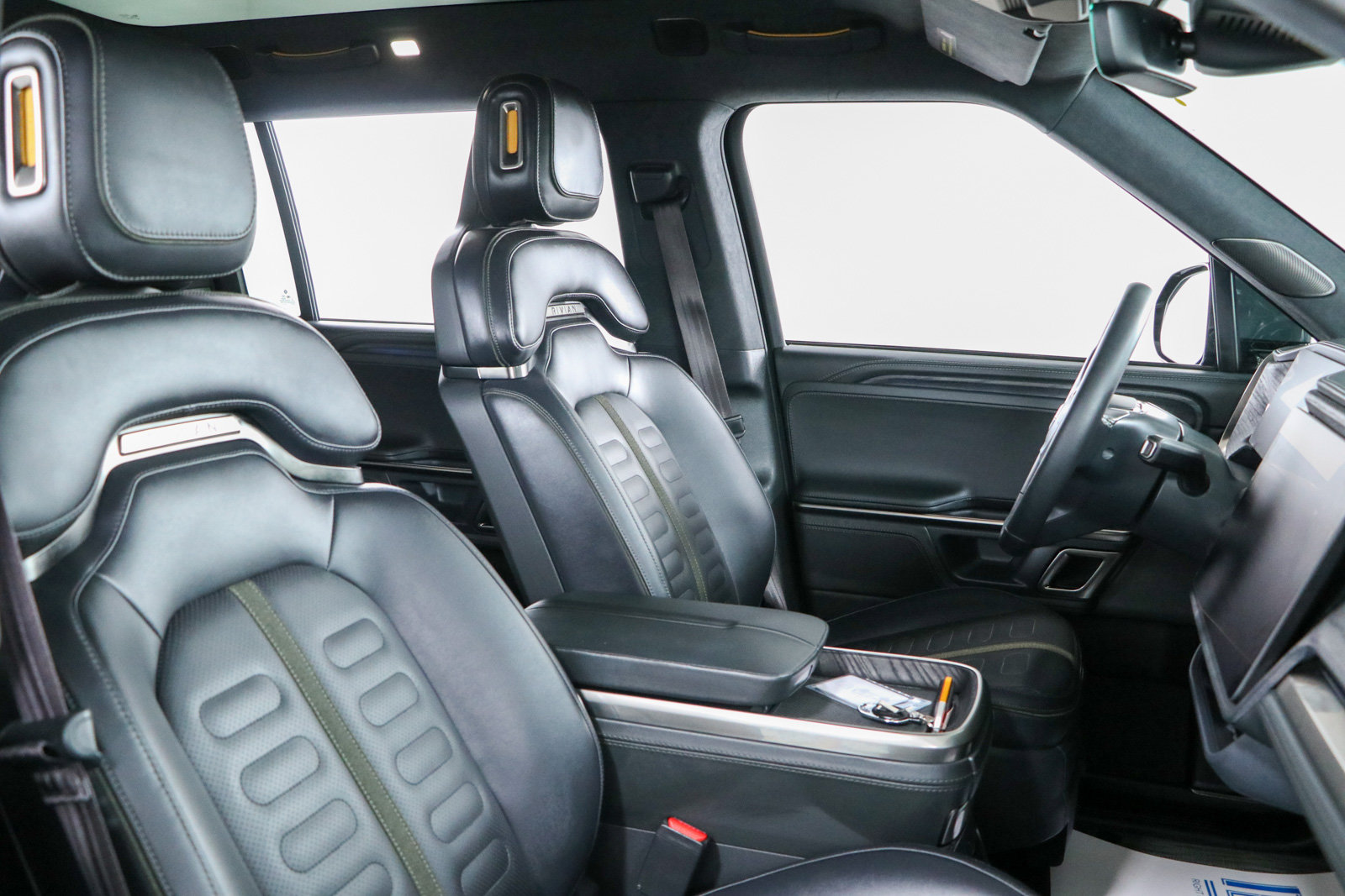 Used 2024 Rivian R1S Adventure AWD/4WD image 26
