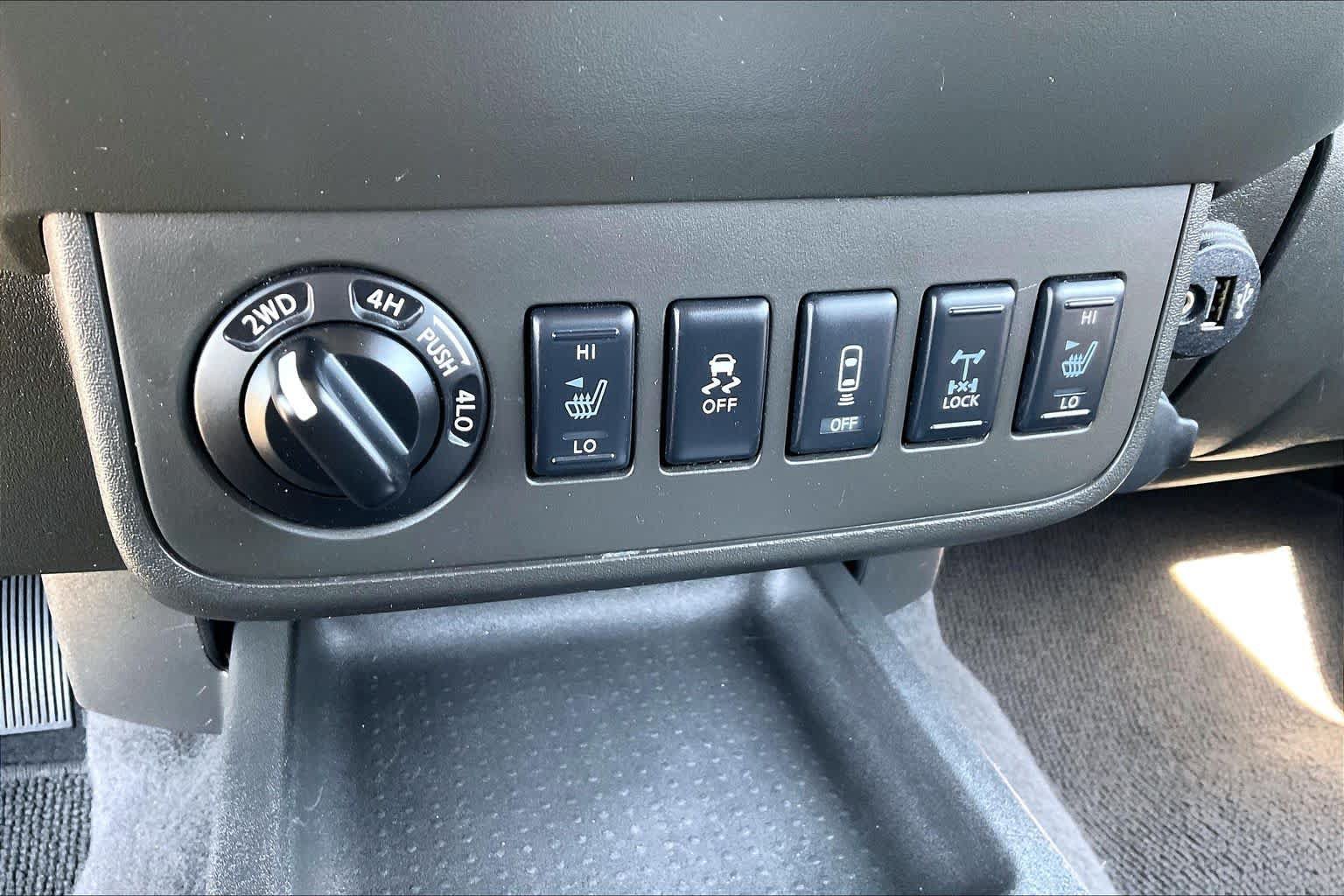 Used 2019 Nissan Frontier PRO-4X w/ Pro-4x Luxury Package AWD/4WD image 32