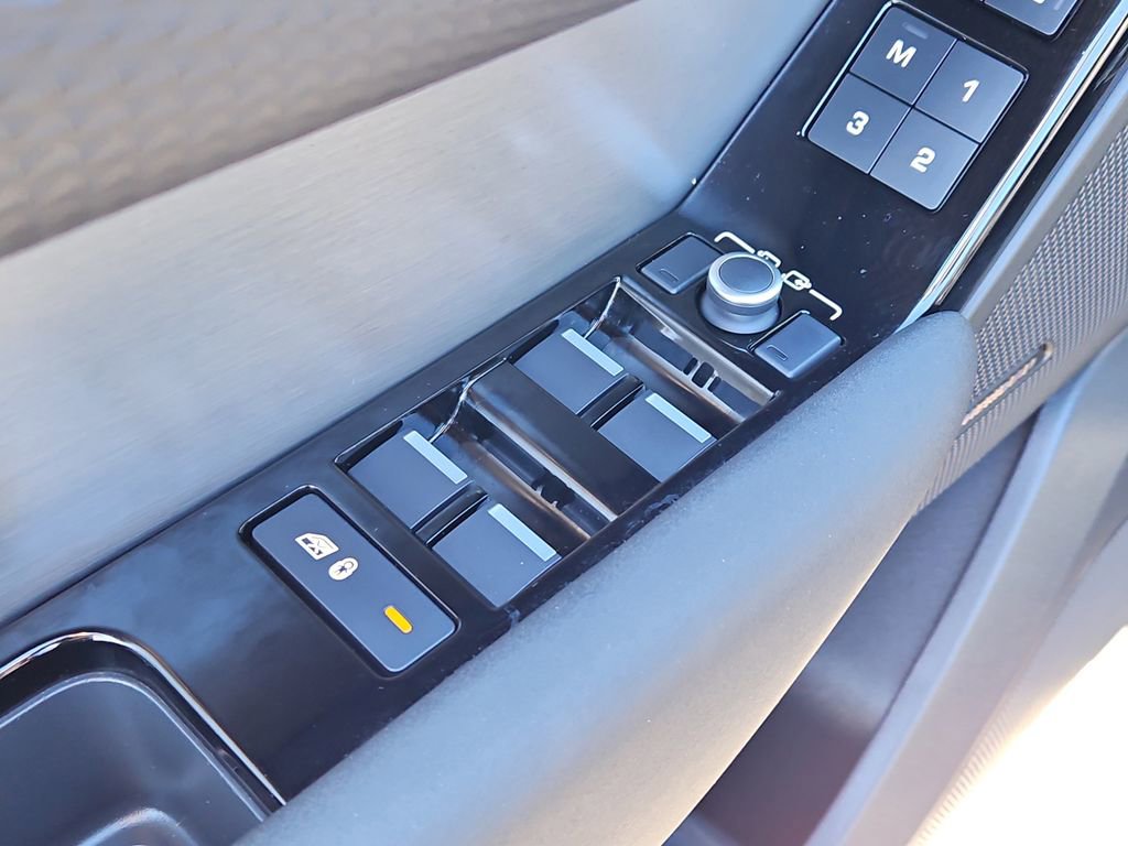 Used 2023 Land Rover Range Rover Velar R-Dynamic S image 30