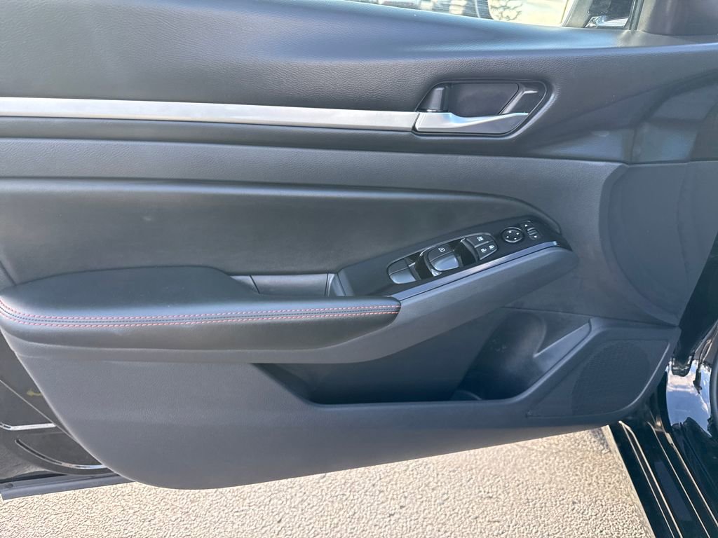 Used 2025 Nissan Altima 2.5 SR image 12