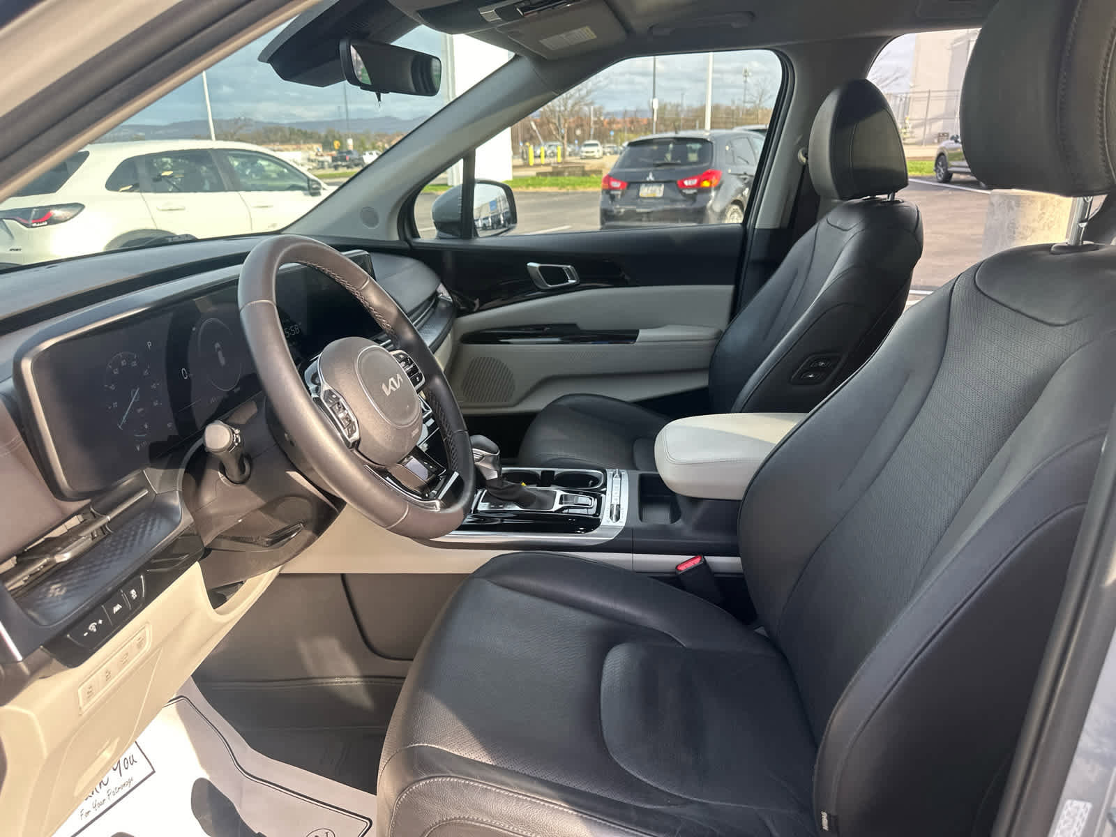 Used 2024 Kia Carnival SX Prestige image 28