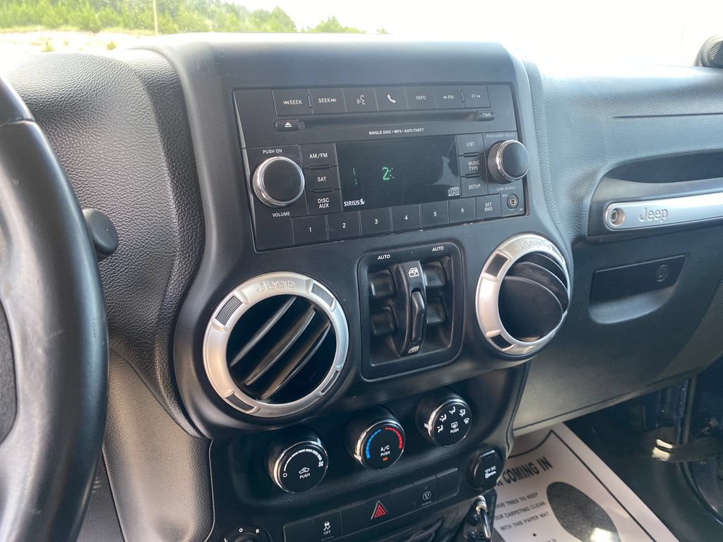 Used 2013 Jeep Wrangler Unlimited Rubicon w/ Dual Top Group AWD/4WD image 12