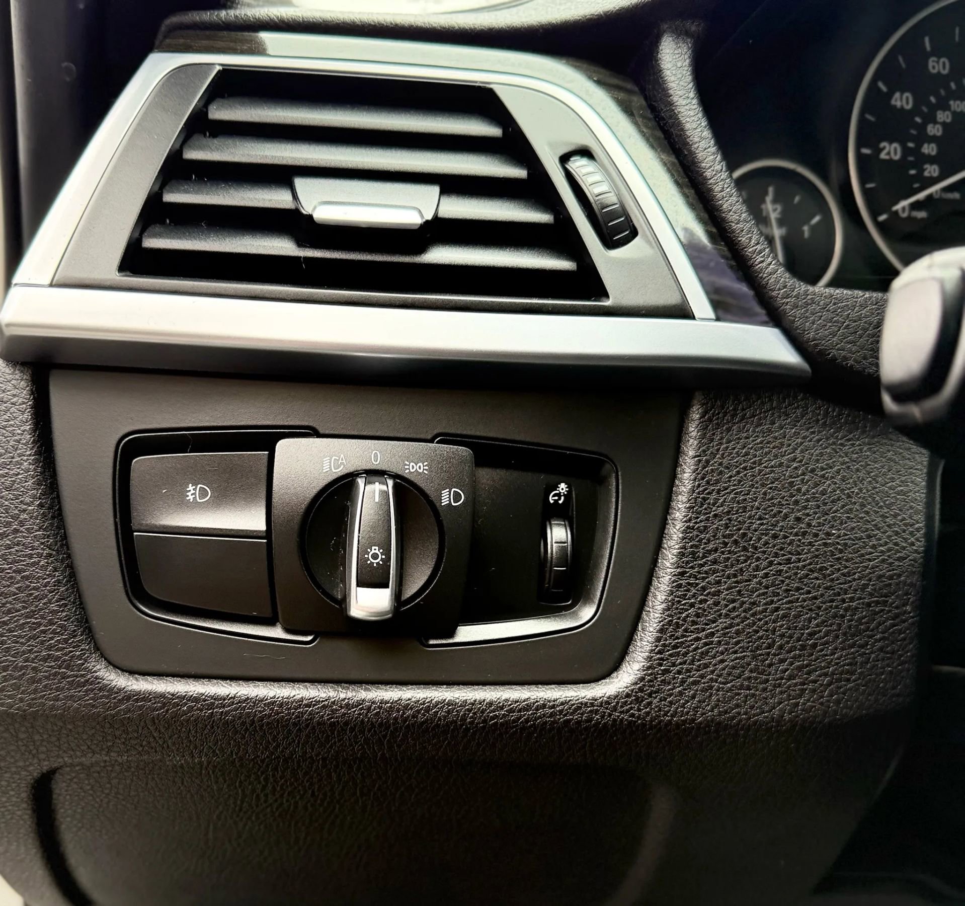 Used 2016 BMW 328d xDrive Sedan image 25