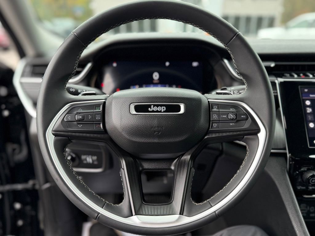 Used 2024 Jeep Grand Cherokee Laredo image 10