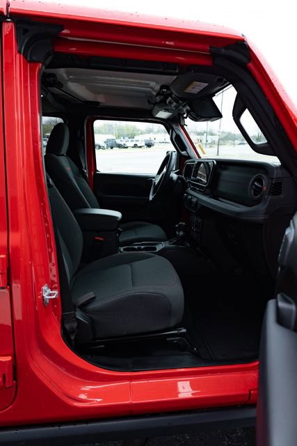 Used 2025 Jeep Wrangler Unlimited Rubicon w/ Convenience Group image 33