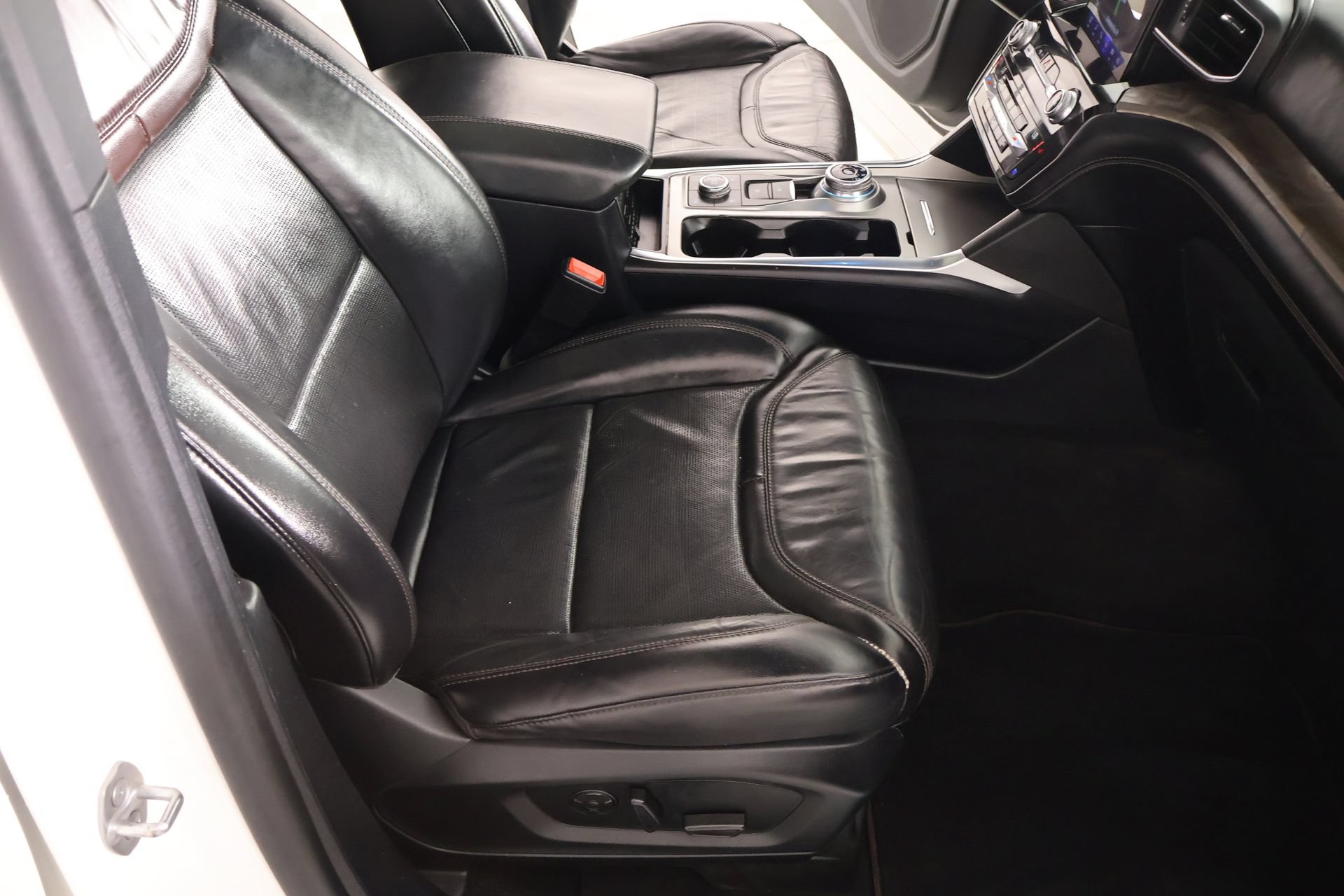 Used 2021 Ford Explorer Platinum w/ Equipment Group 601A AWD/4WD image 15