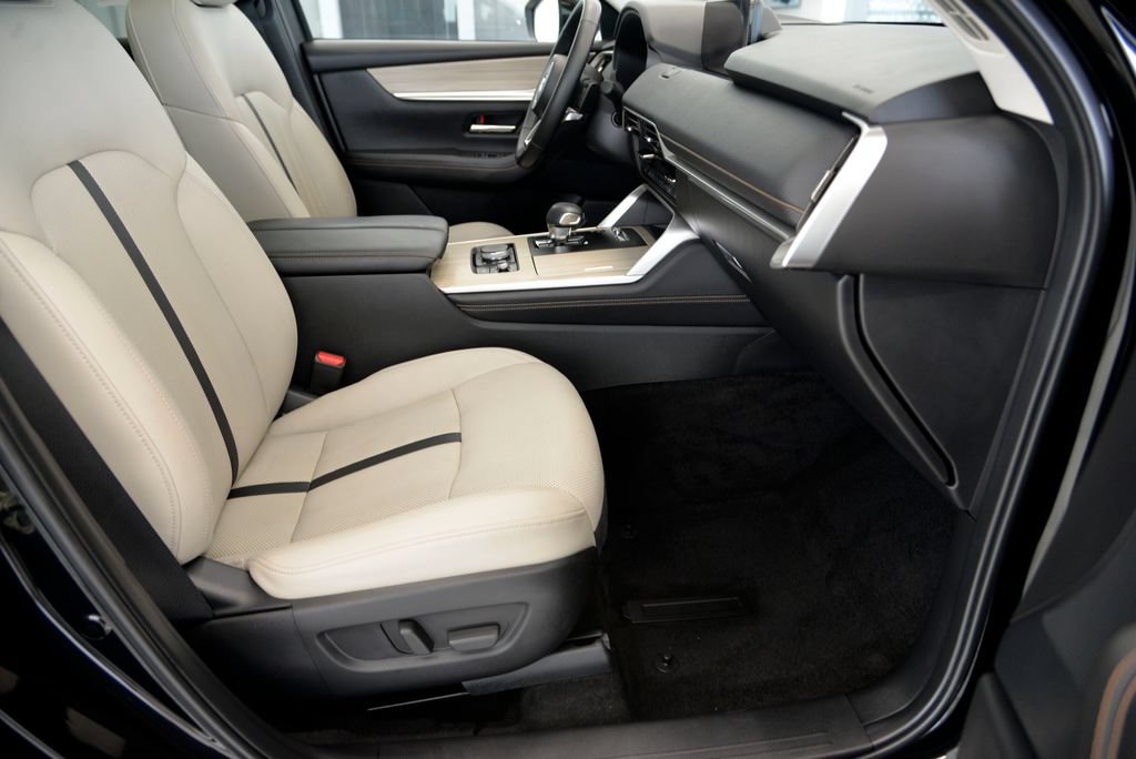 Certified 2024 MAZDA CX-90 Plug-In Hybrid w/ Premium Pkg AWD/4WD image 31