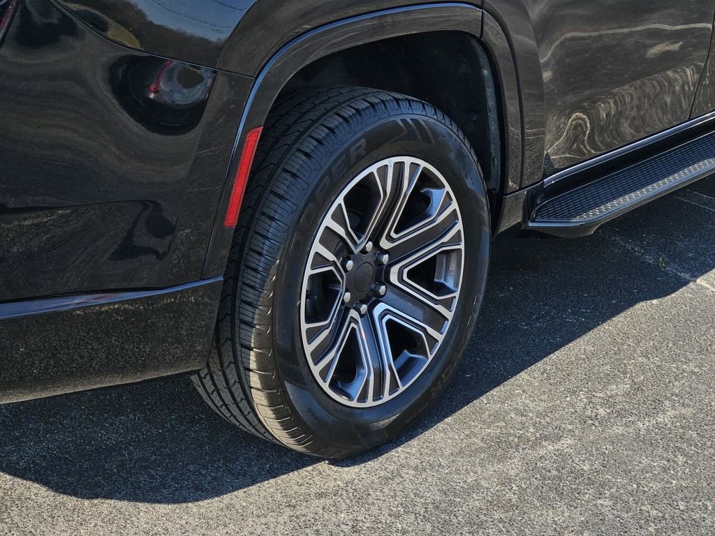 Used 2024 Jeep Wagoneer Series II w/ Flexible Seating Group image 7