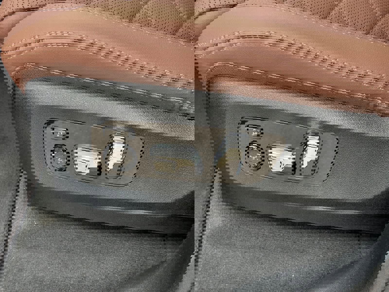 New 2026 BMW X5 xDrive50e w/ Climate Comfort Package image 13