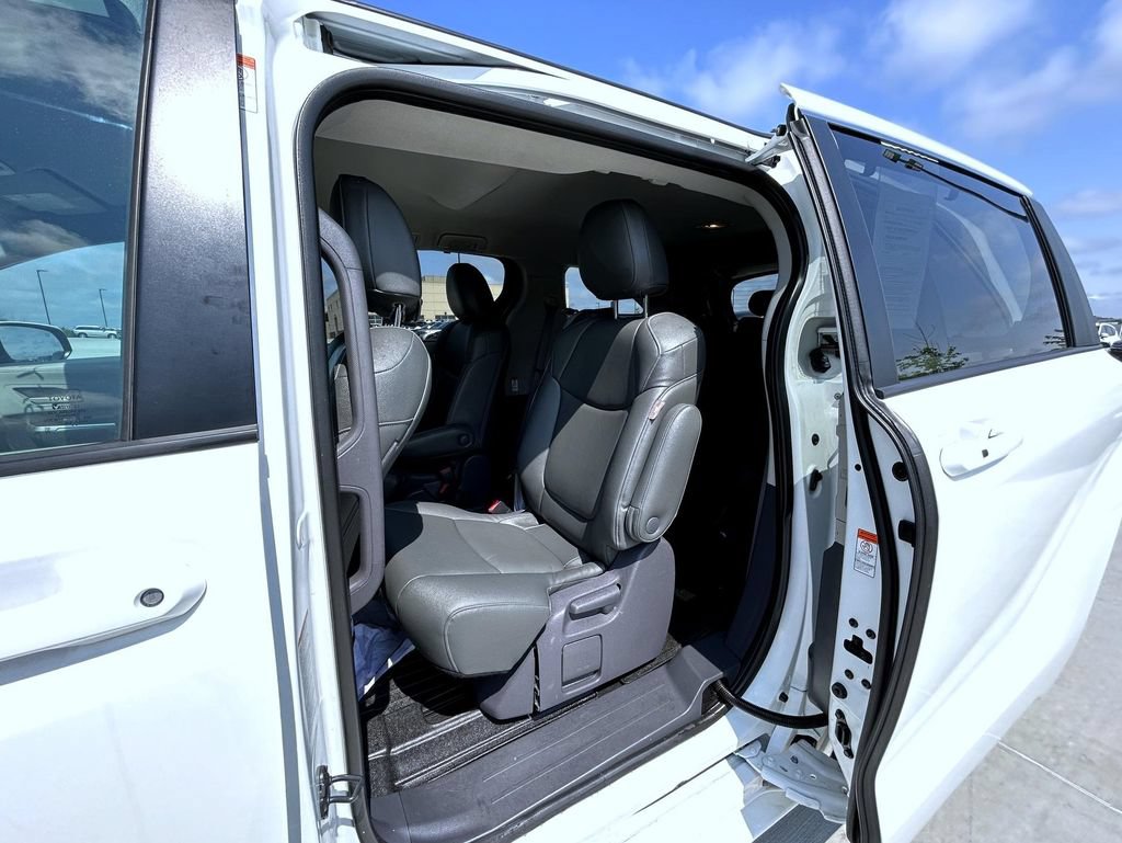 Used 2021 Toyota Sienna LE FWD image 21