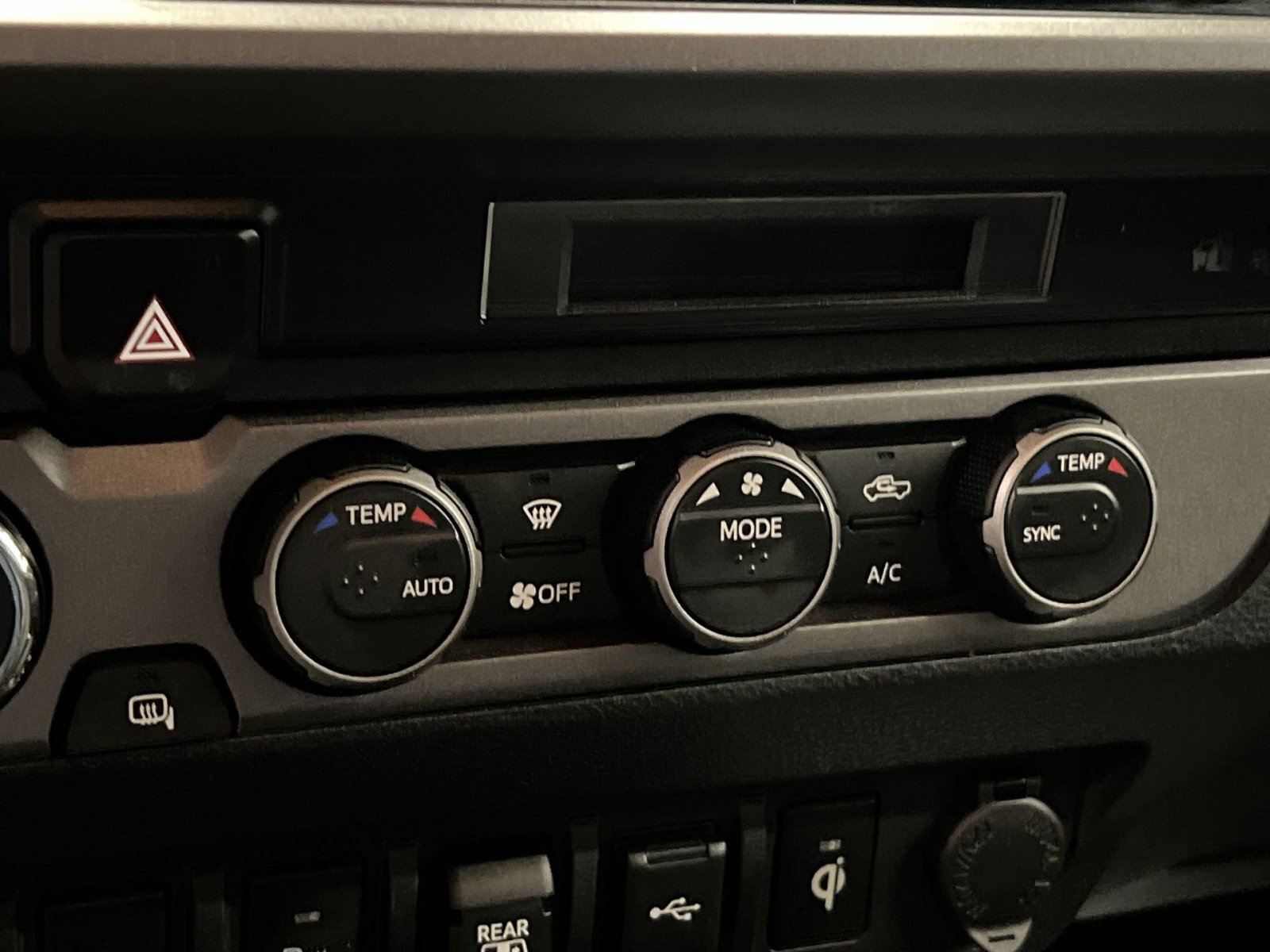 Used 2022 Toyota Tacoma TRD Sport w/ Technology Package AWD/4WD image 16