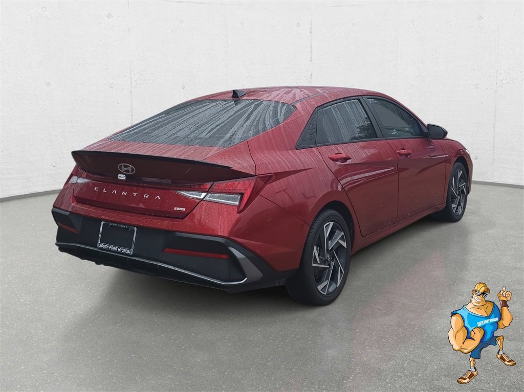 Used 2025 Hyundai Elantra SEL image 5