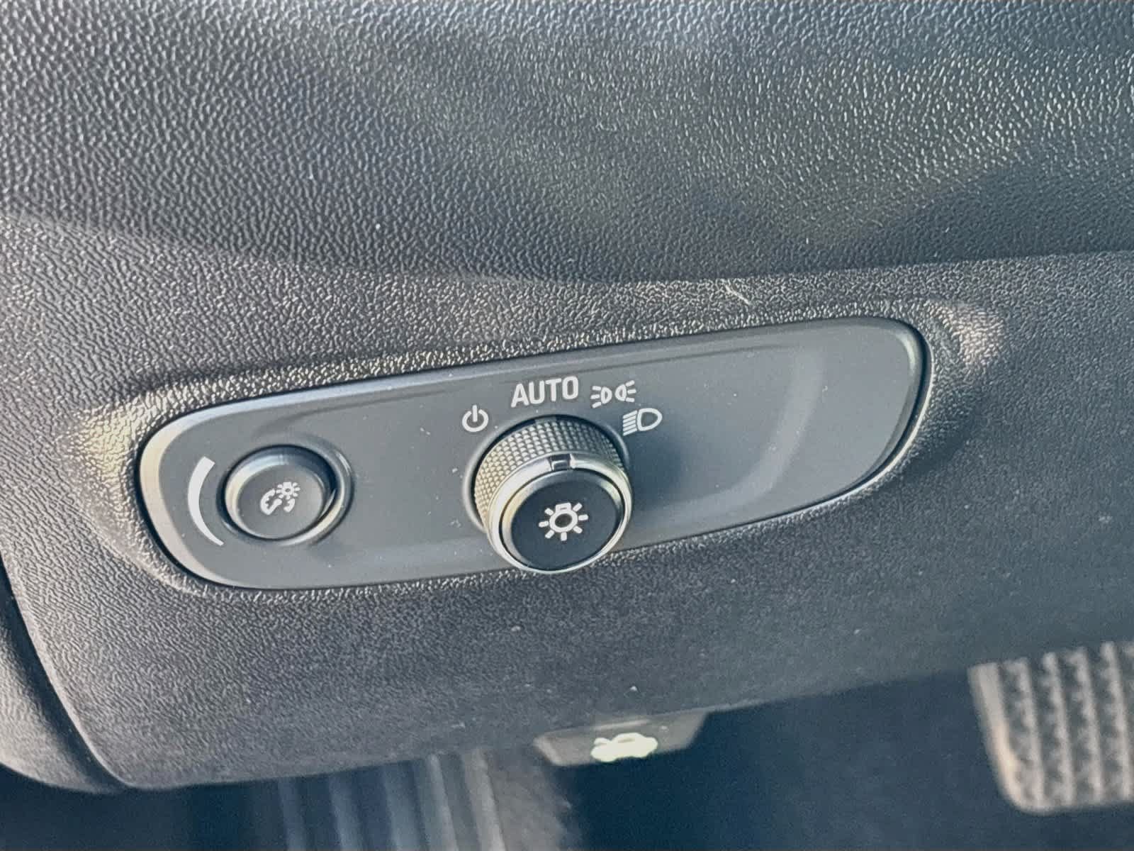 Used 2018 Chevrolet Equinox LT FWD image 10
