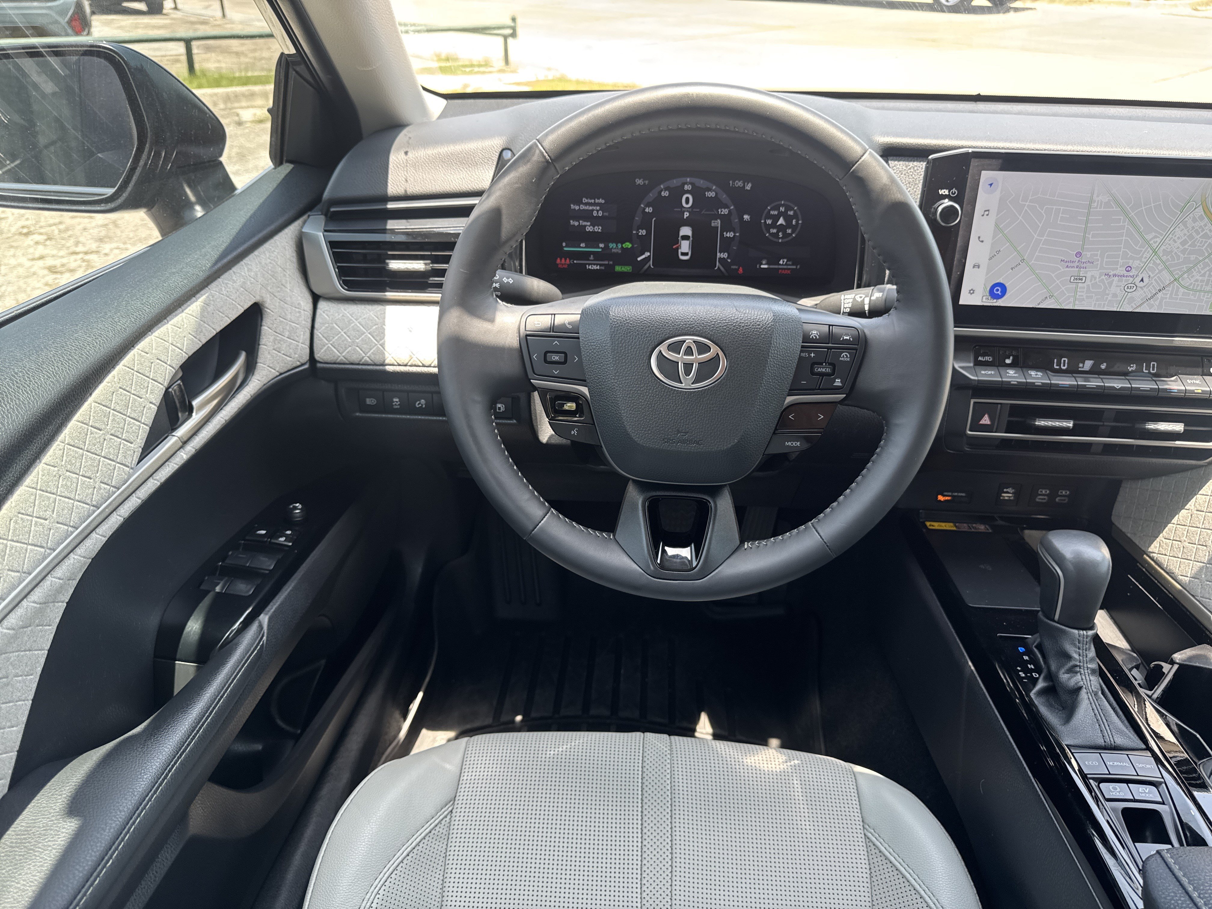 Used 2025 Toyota Camry XLE FWD image 11