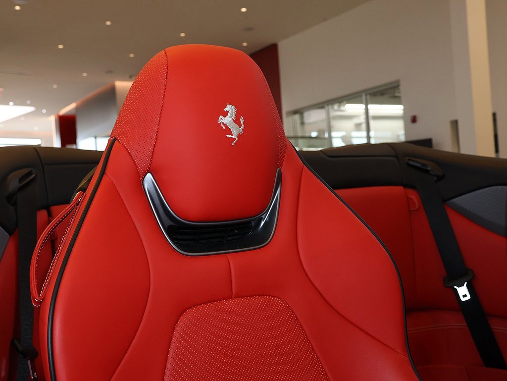 Certified 2022 Ferrari Portofino M image 38