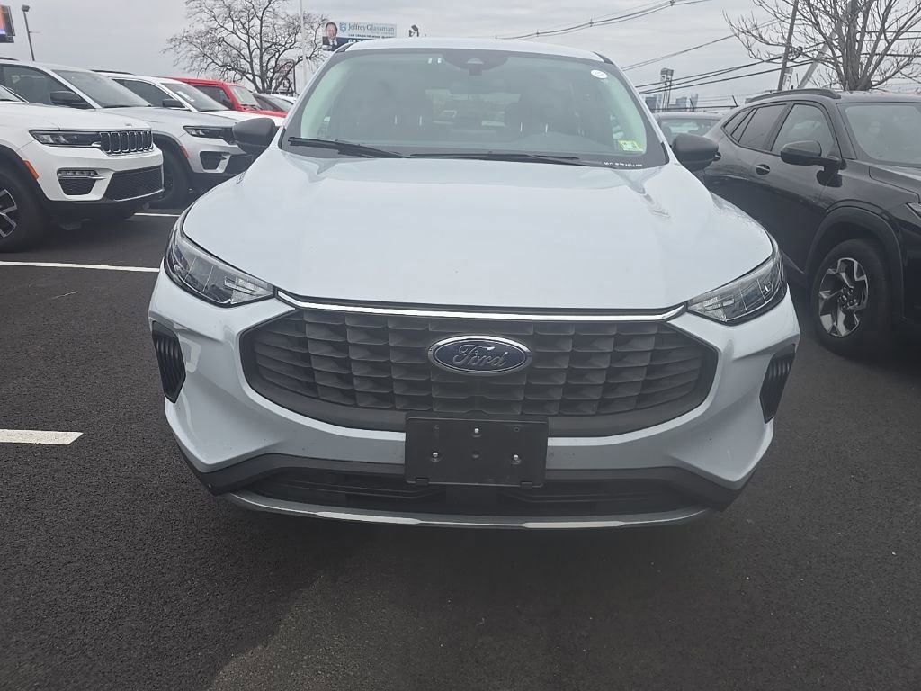 Used 2025 Ford Escape Active AWD/4WD image 2